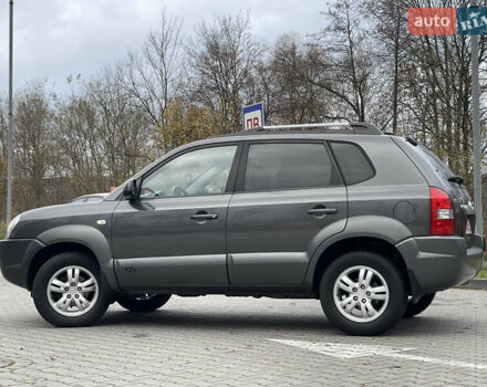 Серый Хендай Туксон, объемом двигателя 2 л и пробегом 182 тыс. км за 7600 $, фото 6 на Automoto.ua