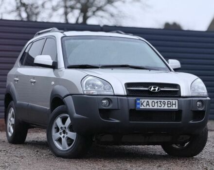 Серый Хендай Туксон, объемом двигателя 2 л и пробегом 305 тыс. км за 7200 $, фото 3 на Automoto.ua