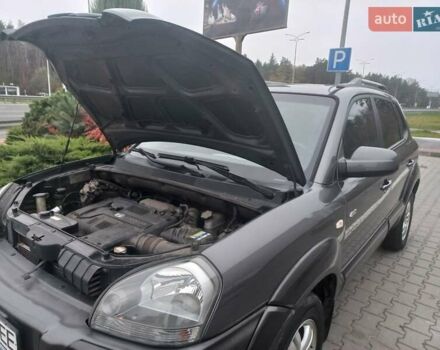 Сірий Хендай Туксон, об'ємом двигуна 2 л та пробігом 190 тис. км за 8600 $, фото 14 на Automoto.ua
