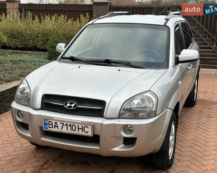 Серый Хендай Туксон, объемом двигателя 1.98 л и пробегом 217 тыс. км за 8500 $, фото 2 на Automoto.ua