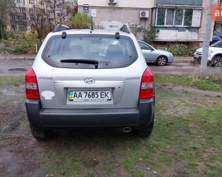 Серый Хендай Туксон, объемом двигателя 1.9 л и пробегом 135 тыс. км за 7800 $, фото 1 на Automoto.ua