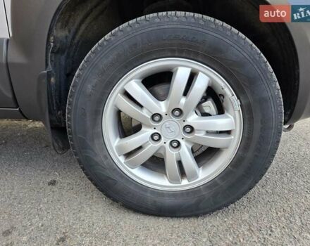 Хендай Туксон 2007 в Луцке на Automoto.ua Серый Хендай Туксон, объемом двигателя 1.98 л и пробегом 120 тыс. км за 7799 $, фото 8 на Automoto.ua