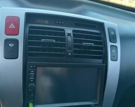 Серый Хендай Туксон, объемом двигателя 1.98 л и пробегом 235 тыс. км за 7500 $, фото 6 на Automoto.ua