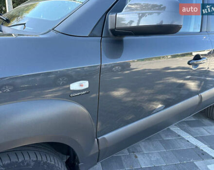 Сірий Хендай Туксон, об'ємом двигуна 1.98 л та пробігом 169 тис. км за 7300 $, фото 7 на Automoto.ua