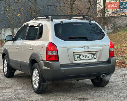 Серый Хендай Туксон, объемом двигателя 1.98 л и пробегом 167 тыс. км за 7300 $, фото 8 на Automoto.ua