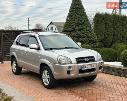 Серый Хендай Туксон, объемом двигателя 1.98 л и пробегом 217 тыс. км за 8500 $, фото 22 на Automoto.ua