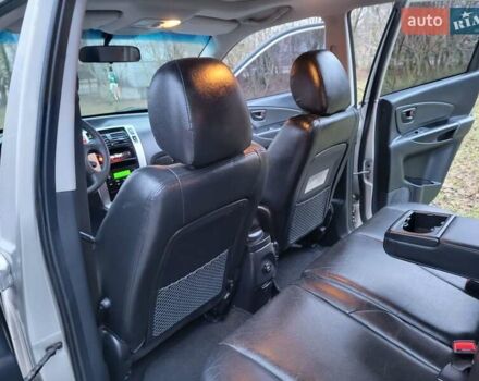 Серый Хендай Туксон, объемом двигателя 2 л и пробегом 240 тыс. км за 8300 $, фото 123 на Automoto.ua