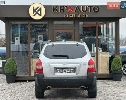 Серый Хендай Туксон, объемом двигателя 2 л и пробегом 232 тыс. км за 7200 $, фото 8 на Automoto.ua