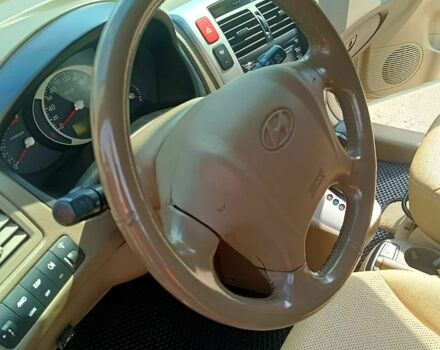 Сірий Хендай Туксон, об'ємом двигуна 2 л та пробігом 178 тис. км за 8500 $, фото 3 на Automoto.ua