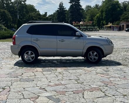 Сірий Хендай Туксон, об'ємом двигуна 2 л та пробігом 240 тис. км за 8200 $, фото 7 на Automoto.ua