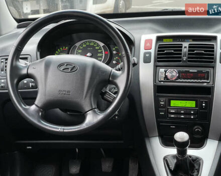 Серый Хендай Туксон, объемом двигателя 2 л и пробегом 182 тыс. км за 7600 $, фото 19 на Automoto.ua