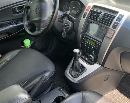 Сірий Хендай Туксон, об'ємом двигуна 1.98 л та пробігом 227 тис. км за 7500 $, фото 16 на Automoto.ua