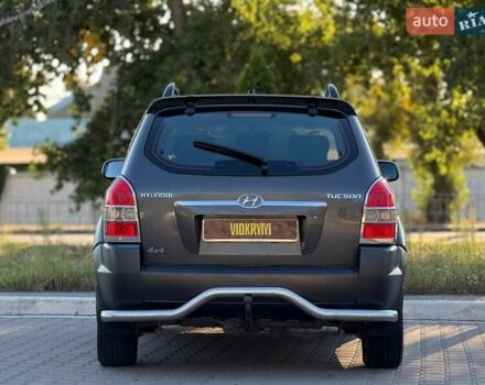 Серый Хендай Туксон, объемом двигателя 1.98 л и пробегом 282 тыс. км за 8350 $, фото 10 на Automoto.ua