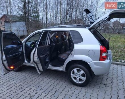 Серый Хендай Туксон, объемом двигателя 2 л и пробегом 240 тыс. км за 8300 $, фото 81 на Automoto.ua