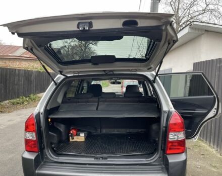 Серый Хендай Туксон, объемом двигателя 2 л и пробегом 290 тыс. км за 6400 $, фото 13 на Automoto.ua