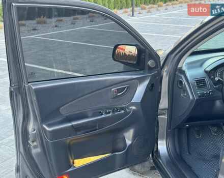 Серый Хендай Туксон, объемом двигателя 1.99 л и пробегом 315 тыс. км за 7300 $, фото 13 на Automoto.ua