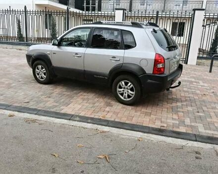 Сірий Хендай Туксон, об'ємом двигуна 2 л та пробігом 335 тис. км за 7200 $, фото 1 на Automoto.ua