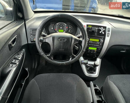 Сірий Хендай Туксон, об'ємом двигуна 2 л та пробігом 257 тис. км за 6550 $, фото 15 на Automoto.ua