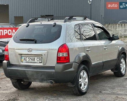 Серый Хендай Туксон, объемом двигателя 1.98 л и пробегом 167 тыс. км за 7300 $, фото 7 на Automoto.ua
