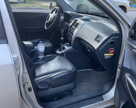 Серый Хендай Туксон, объемом двигателя 2 л и пробегом 218 тыс. км за 7500 $, фото 7 на Automoto.ua