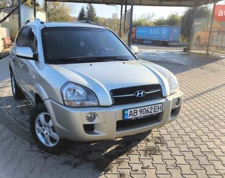 Серый Хендай Туксон, объемом двигателя 1.98 л и пробегом 193 тыс. км за 8400 $, фото 6 на Automoto.ua