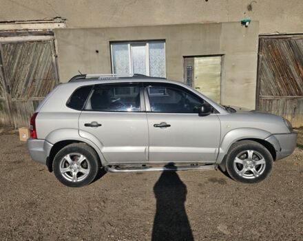 Серый Хендай Туксон, объемом двигателя 2 л и пробегом 320 тыс. км за 7150 $, фото 1 на Automoto.ua