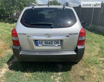 Сірий Хендай Туксон, об'ємом двигуна 1.98 л та пробігом 227 тис. км за 7500 $, фото 5 на Automoto.ua