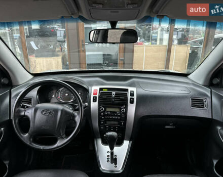Серый Хендай Туксон, объемом двигателя 2 л и пробегом 232 тыс. км за 7200 $, фото 23 на Automoto.ua