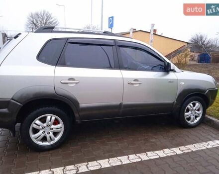 Сірий Хендай Туксон, об'ємом двигуна 1.98 л та пробігом 157 тис. км за 7800 $, фото 6 на Automoto.ua