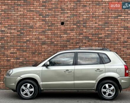 Серый Хендай Туксон, объемом двигателя 2 л и пробегом 271 тыс. км за 7400 $, фото 7 на Automoto.ua