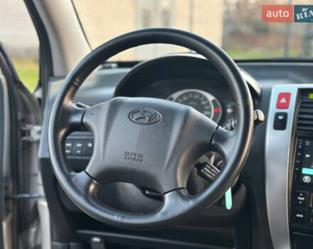 Серый Хендай Туксон, объемом двигателя 1.98 л и пробегом 167 тыс. км за 7300 $, фото 31 на Automoto.ua