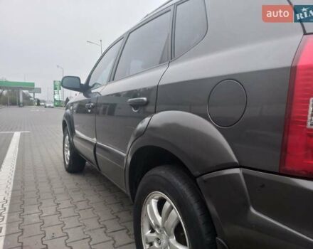 Сірий Хендай Туксон, об'ємом двигуна 2 л та пробігом 190 тис. км за 8600 $, фото 30 на Automoto.ua