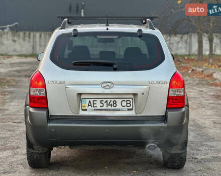 Серый Хендай Туксон, объемом двигателя 1.98 л и пробегом 167 тыс. км за 7300 $, фото 9 на Automoto.ua