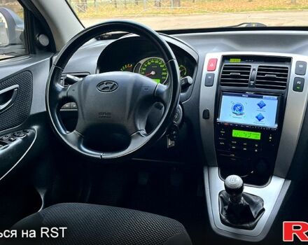 Сірий Хендай Туксон, об'ємом двигуна 2 л та пробігом 281 тис. км за 7200 $, фото 11 на Automoto.ua