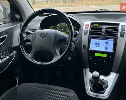 Сірий Хендай Туксон, об'ємом двигуна 1.98 л та пробігом 281 тис. км за 7200 $, фото 11 на Automoto.ua