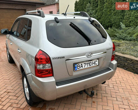 Серый Хендай Туксон, объемом двигателя 1.98 л и пробегом 217 тыс. км за 8500 $, фото 8 на Automoto.ua
