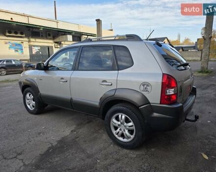 Хендай Туксон 2007 в Луцке на Automoto.ua Серый Хендай Туксон, объемом двигателя 1.98 л и пробегом 120 тыс. км за 7799 $, фото 13 на Automoto.ua