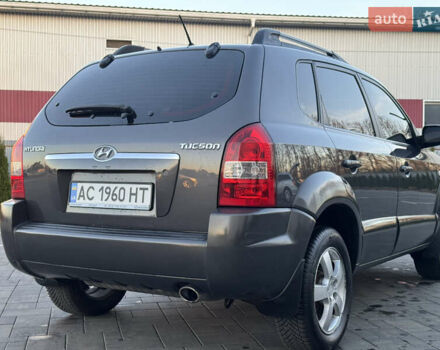 Серый Хендай Туксон, объемом двигателя 1.99 л и пробегом 315 тыс. км за 7300 $, фото 8 на Automoto.ua