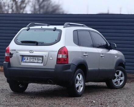 Серый Хендай Туксон, объемом двигателя 2 л и пробегом 305 тыс. км за 7200 $, фото 8 на Automoto.ua