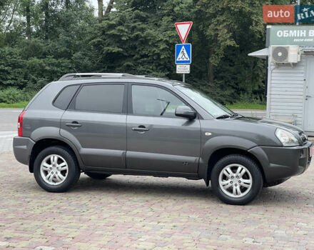 Хендай Туксон 2007 в Калуше на Automoto.ua Серый Хендай Туксон, объемом двигателя 2 л и пробегом 182 тыс. км за 7600 $, фото 6 на Automoto.ua