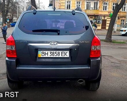 Серый Хендай Туксон, объемом двигателя 2 л и пробегом 290 тыс. км за 7500 $, фото 4 на Automoto.ua