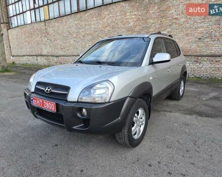 Хендай Туксон 2007 в Луцке на Automoto.ua Серый Хендай Туксон, объемом двигателя 1.98 л и пробегом 120 тыс. км за 7799 $, фото 1 на Automoto.ua