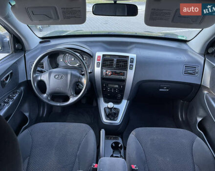 Серый Хендай Туксон, объемом двигателя 2 л и пробегом 182 тыс. км за 7600 $, фото 24 на Automoto.ua