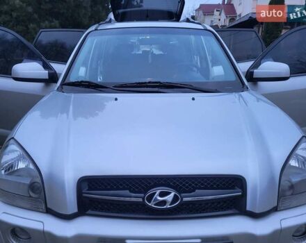 Серый Хендай Туксон, объемом двигателя 2 л и пробегом 240 тыс. км за 8300 $, фото 94 на Automoto.ua