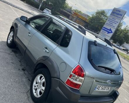 Сірий Хендай Туксон, об'ємом двигуна 2 л та пробігом 170 тис. км за 8700 $, фото 6 на Automoto.ua