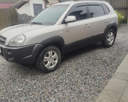 Хендай Туксон 2007 в Тростянец на Automoto.ua Серый Хендай Туксон, объемом двигателя 1.98 л и пробегом 153 тыс. км за 8200 $, фото 1 на Automoto.ua