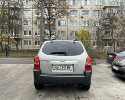 Серый Хендай Туксон, объемом двигателя 2 л и пробегом 290 тыс. км за 6400 $, фото 1 на Automoto.ua