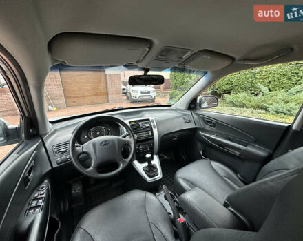 Серый Хендай Туксон, объемом двигателя 1.98 л и пробегом 217 тыс. км за 8500 $, фото 36 на Automoto.ua