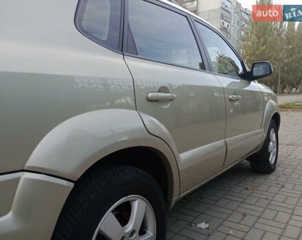 Сірий Хендай Туксон, об'ємом двигуна 1.98 л та пробігом 225 тис. км за 6999 $, фото 11 на Automoto.ua