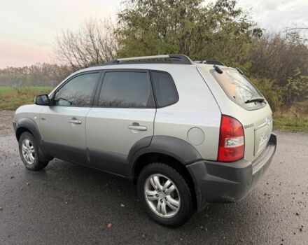 Хендай Туксон 2007 у Ахтырке на Automoto.ua Сірий Хендай Туксон, об'ємом двигуна 2 л та пробігом 192 тис. км за 6950 $, фото 2 на Automoto.ua